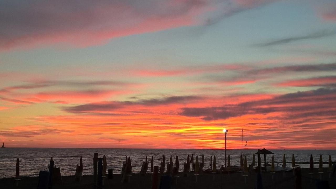From Ostia Beach To Rome & Airport In A Heartbeat! 외부 사진